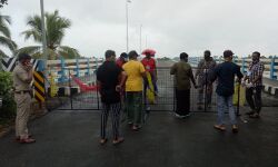 ഡോക്ടർമാർ, നഴ്സുമാർ, സാനിറ്റേഷൻ ജോലിക്കാർ എന്നിവർക്ക് യാത്ര ചെയ്യാം