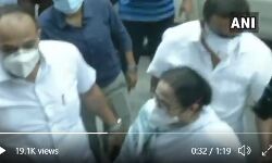 നാരദ ഒളികാമറ ഓപറേഷന്‍; തൃണമൂല്‍ മന്ത്രിമാരുടെ ചോദ്യം ചെയ്യല്‍ തുടരുന്നു; മമത സിബിഐ ഓഫിസിലെത്തി