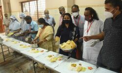 ലോക്ക് ഡൗണ്: കൊച്ചിയില് ഐഎജി അടുക്കള പ്രവര്ത്തനം തുടങ്ങി ലോക്ക് ഡൗണ്: കൊച്ചിയില് ഐഎജി അടുക്കള പ്രവര്ത്തനം തുടങ്ങി