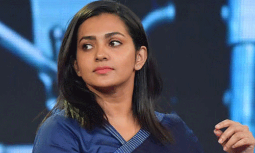 സത്യ പ്രതിജ്ഞാ ചടങ്ങില് 500 പേര്: എല്ലാവരെയും ഞെട്ടിക്കുന്നതും അംഗീകരിക്കാന് കഴിയാത്തതുമെന്ന് പാര്വതി സത്യ പ്രതിജ്ഞാ ചടങ്ങില് 500 പേര്: എല്ലാവരെയും ഞെട്ടിക്കുന്നതും അംഗീകരിക്കാന് കഴിയാത്തതുമെന്ന് പാര്വതി