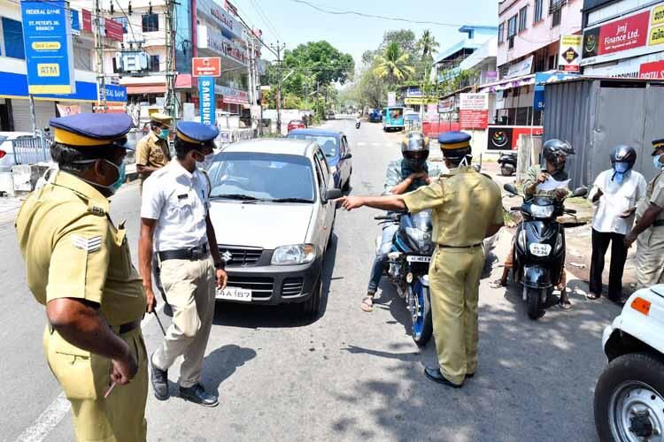 നിയന്ത്രണങ്ങളുടെ ലംഘനം: സംസ്ഥാനത്ത് ഇന്ന് 4,261 കേസുകള്‍; മാസ്‌ക് ധരിക്കാത്തത് 9,381 പേര്‍