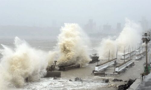 ടൗട്ടെ ചുഴലിക്കാറ്റ്: ഗുജറാത്തില് മരിച്ചവരുടെ എണ്ണം 45 ആയി ടൗട്ടെ ചുഴലിക്കാറ്റ്: ഗുജറാത്തില് മരിച്ചവരുടെ എണ്ണം 45 ആയി