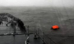 ടൗട്ടേ ചുഴലിക്കാറ്റ്: കടലില്‍ നിന്ന് 637 പേരെ രക്ഷപ്പെടുത്തി; 80 പേരെ കാണാനില്ല