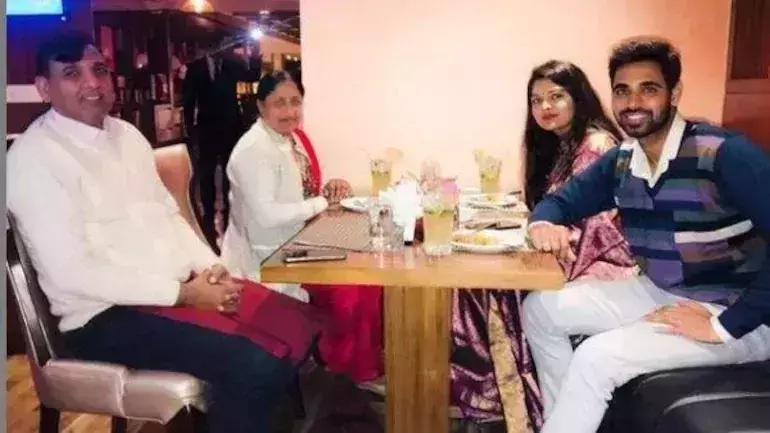 ഇന്ത്യന് പേസര് ഭുവനേശ്വര് കുമാറിന്റെ പിതാവ് അന്തരിച്ചു ഇന്ത്യന് പേസര് ഭുവനേശ്വര് കുമാറിന്റെ പിതാവ് അന്തരിച്ചു