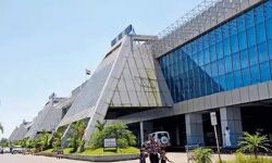 കരിപ്പൂര് വിമാനത്താവളത്തില് സ്വര്ണം പിടികൂടി കരിപ്പൂര് വിമാനത്താവളത്തില് സ്വര്ണം പിടികൂടി