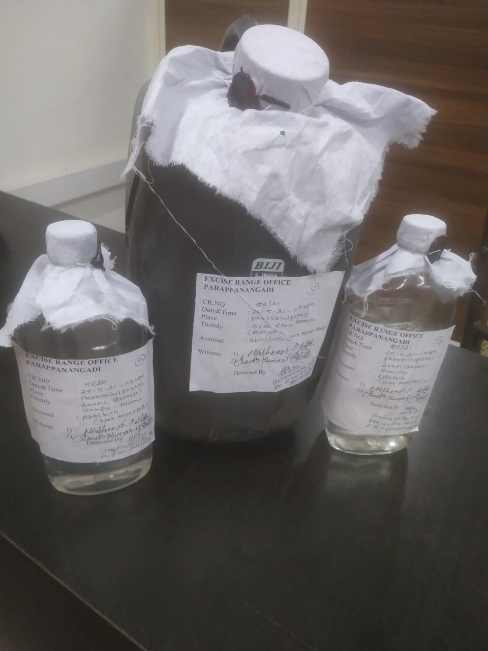 ചാരായം പിടികൂടി ചാരായം പിടികൂടി