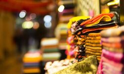 പാലക്കാട്: സ്വര്‍ണ്ണക്കടകള്‍ക്കും തുണിക്കടകള്‍ക്കും നിബന്ധനകളോടെ തുറന്ന് പ്രവര്‍ത്തിക്കാന്‍ അനുമതി