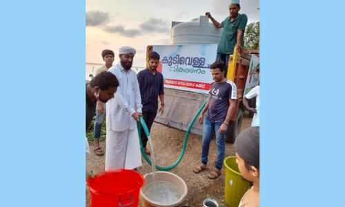കുടിവെള്ള ക്ഷാമം:    കുമ്പള ആരിക്കാടി കടവത്ത് മേഖലകളിൽ നാൽപത് ദിവസം പിന്നിട്ട് എസ്ഡിപിഐ യുടെ കുടിവെള്ള വിതരണം