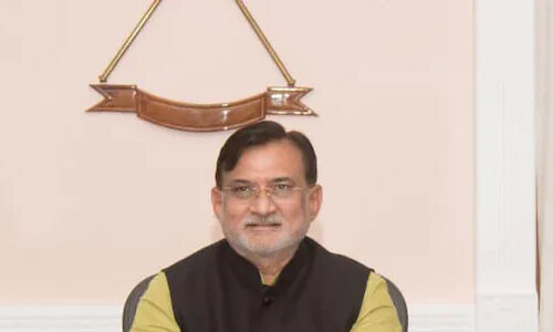 ലക്ഷദ്വീപ് അഡ്മിനിസ്ട്രേറ്റര്ക്കെതിരേ കവരത്തി വില്ലേജ് പഞ്ചായത്ത് പ്രമേയം പാസാക്കി ലക്ഷദ്വീപ് അഡ്മിനിസ്ട്രേറ്റര്ക്കെതിരേ കവരത്തി വില്ലേജ് പഞ്ചായത്ത് പ്രമേയം പാസാക്കി