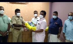 ദുരിതമനുഭവിക്കുന്ന ഹോട്ടല്‍ അസോസിയേഷന്‍ അംഗങ്ങള്‍ക്ക് ഭക്ഷ്യക്കിറ്റ് വിതരണം ചെയ്തു