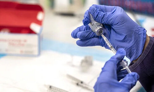 പ്രവാസികള്ക്കുവേണ്ടി പ്രത്യേക വാക്സിനേഷന് ക്യാംപ് പ്രവാസികള്ക്കുവേണ്ടി പ്രത്യേക വാക്സിനേഷന് ക്യാംപ്