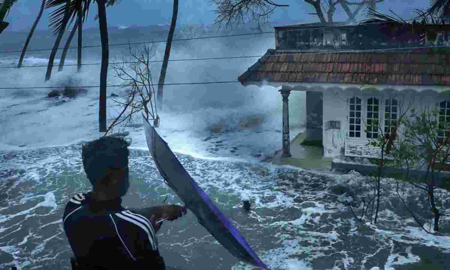 ശക്തമായ കാറ്റിന് സാധ്യത; മല്സ്യത്തൊഴിലാളികള് കടലില് പോകരുതെന്ന് കാലാവസ്ഥ നിരീക്ഷണ കേന്ദ്രം ശക്തമായ കാറ്റിന് സാധ്യത; മല്സ്യത്തൊഴിലാളികള് കടലില് പോകരുതെന്ന് കാലാവസ്ഥ നിരീക്ഷണ കേന്ദ്രം