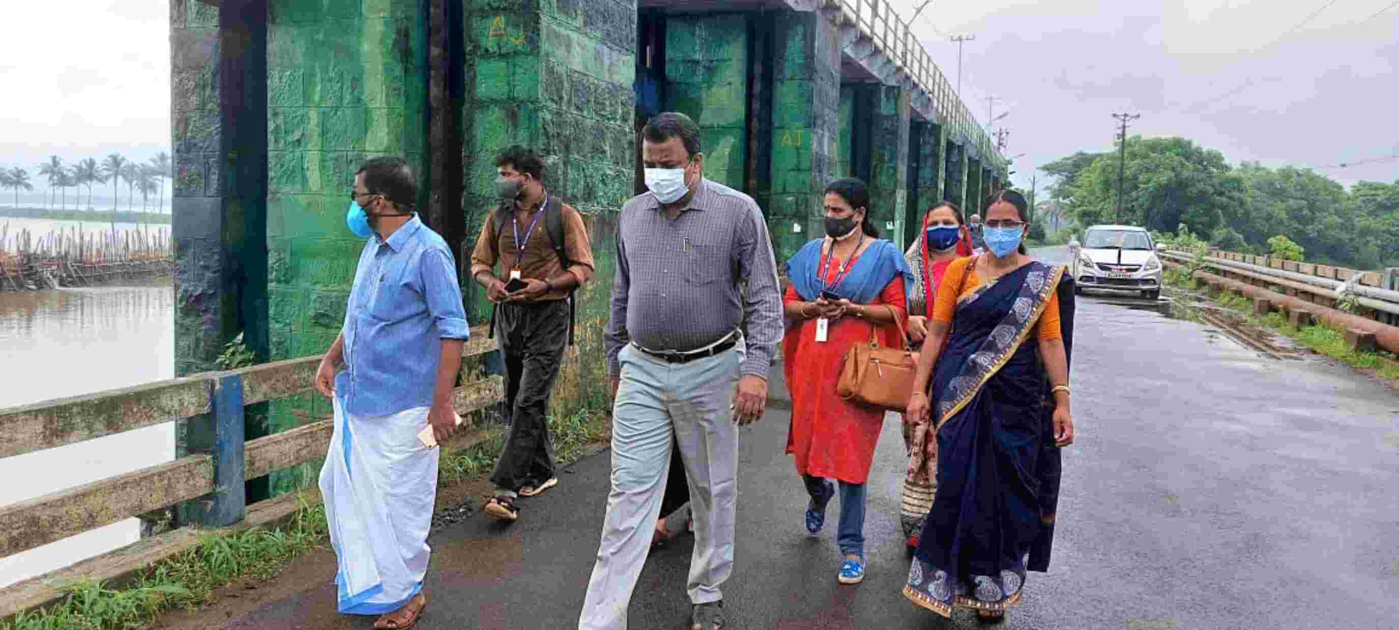 കലക്ടറുടെ നേതൃത്വത്തിൽ തൃശൂർ ജില്ലയിലെ ബണ്ടുകൾ പരിശോധിച്ചു കലക്ടറുടെ നേതൃത്വത്തിൽ തൃശൂർ ജില്ലയിലെ ബണ്ടുകൾ പരിശോധിച്ചു