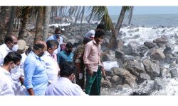 ചെല്ലാനത്ത് 322 ലക്ഷം രൂപയുടെയും വൈപ്പിനില്‍ 612 ലക്ഷം രൂപയുടെയും തീരസംരക്ഷണ ജോലികള്‍ പൂര്‍ത്തിയായെന്ന് ജില്ലാ ഭരണകൂടം