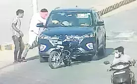 ഡോക്ടര്മാരായ ദമ്പതികളെ കാറില് വെടിവച്ച് കൊന്നു; ദൃശ്യങ്ങള് സിസിടിവിയില് ഡോക്ടര്മാരായ ദമ്പതികളെ കാറില് വെടിവച്ച് കൊന്നു; ദൃശ്യങ്ങള് സിസിടിവിയില്