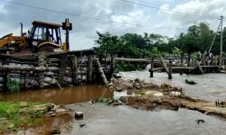 പരപ്പുഴ താൽക്കാലിക റോഡിൻ്റെ കൂടുതൽ ഭാഗങ്ങൾ പൊളിച്ചുമാറ്റി
