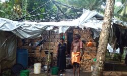 ആദിവാസി കുടിലിന്റെ മേല്‍ക്കൂര പൂര്‍ണ്ണമായി കത്തി നശിച്ചു