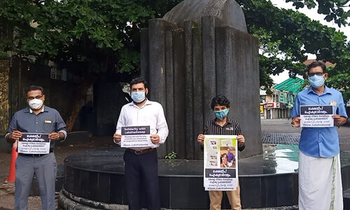 ലക്ഷദ്വീപിലെ മനുഷ്യാവകാശ നിഷേധങ്ങള്ക്കെതിരേ നിയമസഭയില് പ്രമേയം; നന്ദി പറഞ്ഞ് ദ്വീപ് നിവാസികള് മാനാഞ്ചിറയില് ലക്ഷദ്വീപിലെ മനുഷ്യാവകാശ നിഷേധങ്ങള്ക്കെതിരേ നിയമസഭയില് പ്രമേയം; നന്ദി പറഞ്ഞ് ദ്വീപ് നിവാസികള് മാനാഞ്ചിറയില്