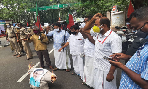 രാജ്ഭവന് മുന്നില്‍ എസ്ഡിപിഐ പ്രതിഷേധം; ലക്ഷദ്വീപ് അഡ്മിനിസ്‌ട്രേറ്റര്‍ പ്രഫുല്‍ പട്ടേലിന്റെ കോലം കത്തിച്ചു