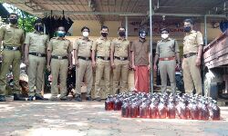 കൂട്ടുപ്പുഴ ചെക്ക്‌പോസ്റ്റില്‍ നിന്ന് 186 ലിറ്റര്‍ കര്‍ണാടക മദ്യം പിടികൂടി