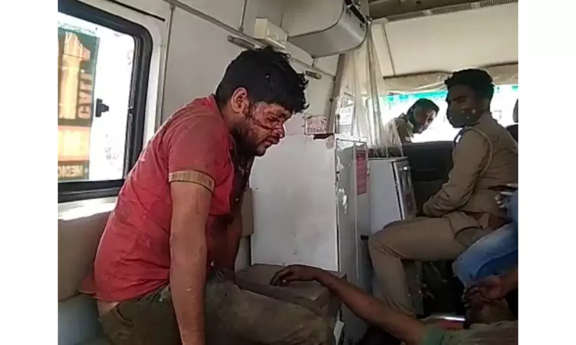 യുപിയില് കന്നുകാലികളെ കൊണ്ടുപോയ വാഹനത്തിനു നേരെ ആക്രമണവും വെടിവയ്പും; ഒരാള് കൊല്ലപ്പെട്ടു, മൂന്നുപേര്ക്കു പരിക്ക് യുപിയില് കന്നുകാലികളെ കൊണ്ടുപോയ വാഹനത്തിനു നേരെ ആക്രമണവും വെടിവയ്പും; ഒരാള് കൊല്ലപ്പെട്ടു, മൂന്നുപേര്ക്കു പരിക്ക്