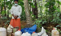 ചാരായവും വാറ്റും വാറ്റുപകരണങ്ങളും സഹിതം യുവാവ് അറസ്റ്റില് ചാരായവും വാറ്റും വാറ്റുപകരണങ്ങളും സഹിതം യുവാവ് അറസ്റ്റില്