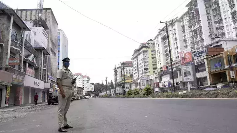 ഇളവുകള് പിന്വലിച്ചു; ബുധനാഴ്ച വരെ കടുത്ത നിയന്ത്രണം ഇളവുകള് പിന്വലിച്ചു; ബുധനാഴ്ച വരെ കടുത്ത നിയന്ത്രണം