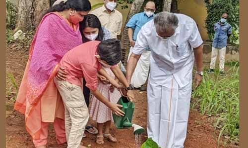 ആവാസവ്യവസ്ഥയുടെ താളം പുനഃസ്ഥാപിക്കണം; പരിസ്ഥിതി ദിനത്തില് ജനങ്ങളുടെ സഹകരണവും ഇടപെടലും ആവശ്യപ്പെട്ട് മുഖ്യമന്ത്രി ആവാസവ്യവസ്ഥയുടെ താളം പുനഃസ്ഥാപിക്കണം; പരിസ്ഥിതി ദിനത്തില് ജനങ്ങളുടെ സഹകരണവും ഇടപെടലും ആവശ്യപ്പെട്ട് മുഖ്യമന്ത്രി