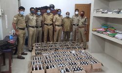 വാഷും പച്ചക്കറി വാഹനത്തില്‍ കടത്തിയ വന്‍ കര്‍ണാടക മദ്യ ശേഖരവും പിടികൂടി