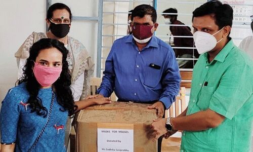 കൊവിഡ്: 10,000 മാസ്‌കുകള്‍ നല്‍കി അഭിഭാഷക