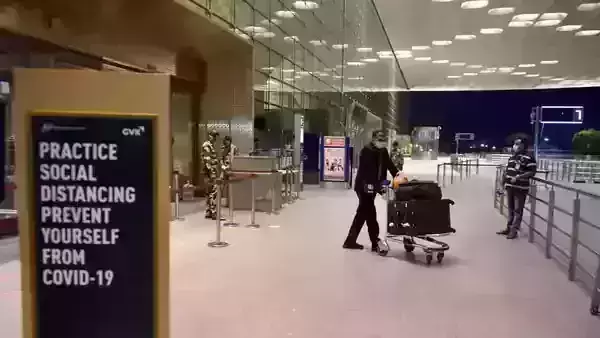 വാക്സിന് എടുത്തവര്ക്ക് ആഭ്യന്തര വിമാന യാത്രക്ക് ആര്ടിപിസിആര് ഒഴിവാക്കിയേക്കും വാക്സിന് എടുത്തവര്ക്ക് ആഭ്യന്തര വിമാന യാത്രക്ക് ആര്ടിപിസിആര് ഒഴിവാക്കിയേക്കും