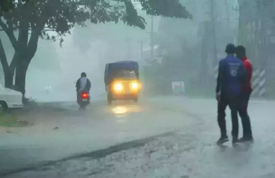 തെക്കന് കേരളത്തില് നാളെയും മറ്റന്നാളും ശക്തമായ മഴയ്ക്കു സാധ്യത; ആറു ജില്ലകളില് യെല്ലോ അലര്ട്ട് തെക്കന് കേരളത്തില് നാളെയും മറ്റന്നാളും ശക്തമായ മഴയ്ക്കു സാധ്യത; ആറു ജില്ലകളില് യെല്ലോ അലര്ട്ട്