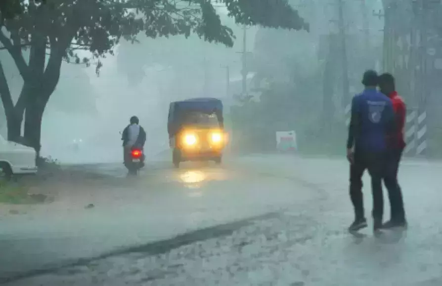 തെക്കന്‍ കേരളത്തില്‍ നാളെയും മറ്റന്നാളും ശക്തമായ മഴയ്ക്കു സാധ്യത; ആറു ജില്ലകളില്‍ യെല്ലോ അലര്‍ട്ട്