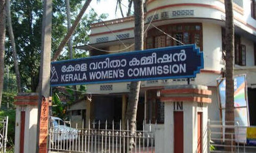മികച്ച ജാഗ്രതാ സമിതികള്ക്ക് വനിതാ കമ്മീഷന് പുരസ്കാരം നല്കുന്നു മികച്ച ജാഗ്രതാ സമിതികള്ക്ക് വനിതാ കമ്മീഷന് പുരസ്കാരം നല്കുന്നു