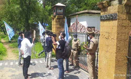 മലയാള സര്‍വകലാശാലാ നിയമന അട്ടിമറി; കാംപസ് ഫ്രണ്ട് പ്രവര്‍ത്തകര്‍ സര്‍വകലാശാല ഉപരോധിച്ചു