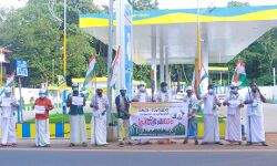 ഇന്ധന വില വർധനയിൽ കോൺഗ്രസ് പ്രതിഷേധം ഇന്ധന വില വർധനയിൽ കോൺഗ്രസ് പ്രതിഷേധം