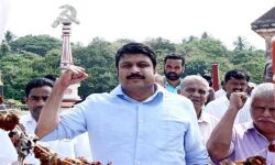 അധികാരത്തിന്റെ വെള്ളിക്കാശു കണ്ട് കണ്ണുമഞ്ഞളിക്കുമ്പോള്‍ സ്വന്തം പിതാവിന്റെ ഓര്‍മകളെങ്കിലും നികേഷ് മറന്നു പോകരുത്- കൊടിക്കുന്നില്‍