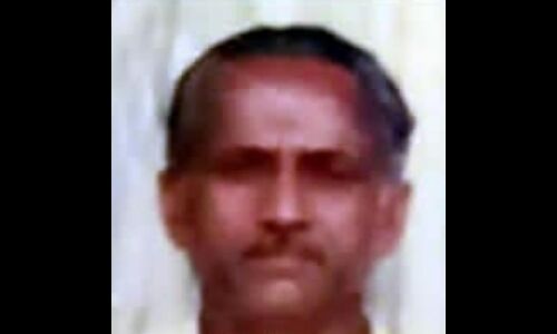 മുഖംമൂടി സംഘത്തിന്റെ വെട്ടേറ്റ് റിട്ട. അധ്യാപകന്‍ കൊല്ലപ്പെട്ടു; ഭാര്യയ്ക്കു ഗുരുതരം