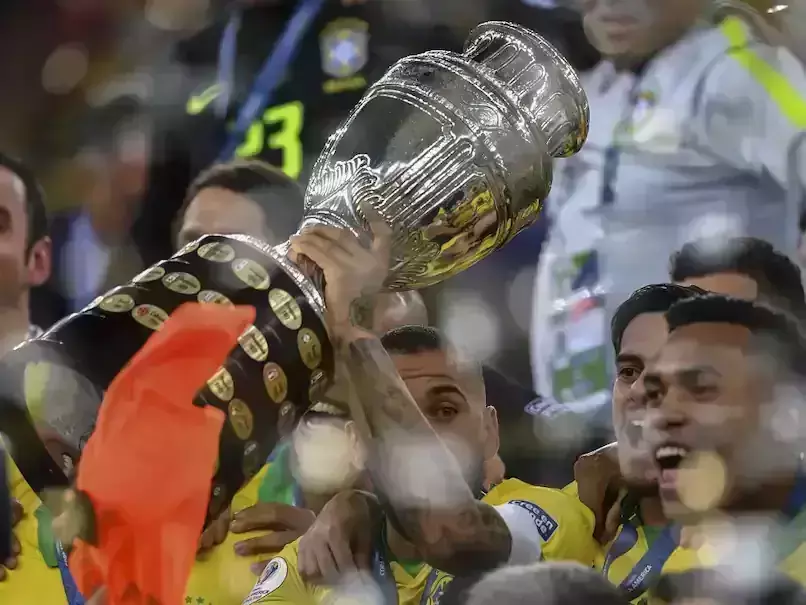 ആരാധകര്ക്ക് ആശ്വാസം; കോപ്പാ അമേരിക്ക ബ്രസീലില് തന്നെ നടക്കും ആരാധകര്ക്ക് ആശ്വാസം; കോപ്പാ അമേരിക്ക ബ്രസീലില് തന്നെ നടക്കും