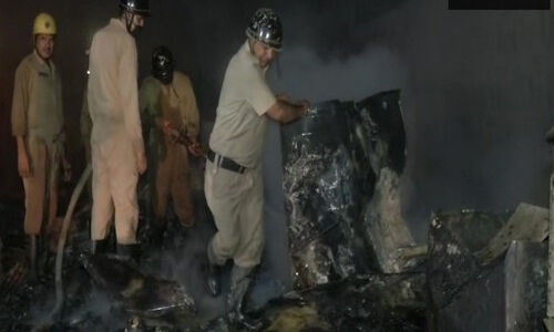 ഡല്ഹി കാളിന്ദി കുഞ്ചില് തീപിടിത്തം; അഗ്നിശമന സേന സ്ഥലത്തെത്തി ഡല്ഹി കാളിന്ദി കുഞ്ചില് തീപിടിത്തം; അഗ്നിശമന സേന സ്ഥലത്തെത്തി