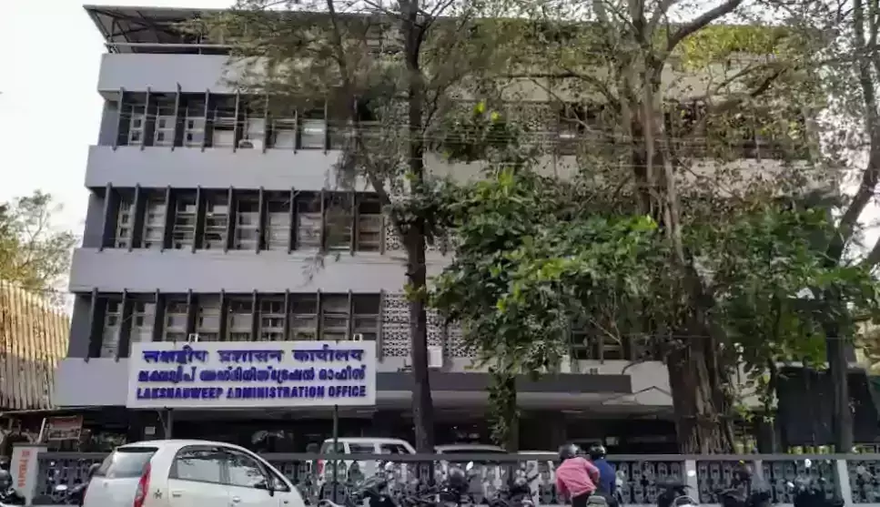 ലക്ഷദ്വീപിലേക്കുള്ള ചരക്കുഗതാഗതം മംഗളൂരുവിലേക്ക്; ബേപ്പൂരിലെ ഉദ്യോഗസ്ഥരെ മംഗളൂരുവിലേക്ക് മാറ്റി ലക്ഷദ്വീപിലേക്കുള്ള ചരക്കുഗതാഗതം മംഗളൂരുവിലേക്ക്; ബേപ്പൂരിലെ ഉദ്യോഗസ്ഥരെ മംഗളൂരുവിലേക്ക് മാറ്റി