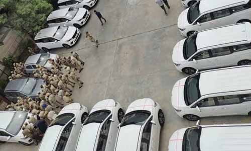 സംസ്ഥാനം 40,000 കോടി രൂപ കടത്തില്‍; ഉദ്യോസ്ഥര്‍ക്കുവേണ്ടി തെലങ്കാന വാങ്ങിയത് 32 ആഡംബര കാറുകള്‍