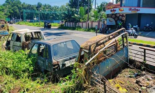 ടോള് ബൂത്ത് പരിസരത്ത് കൂട്ടിയിട്ടിരിക്കുന്ന തൊണ്ടി വാഹനങ്ങള് നീക്കം ചെയ്യണമെന്ന് പരപ്പനാട് ഡവലപ്മെന്റ് ഫോറം ടോള് ബൂത്ത് പരിസരത്ത് കൂട്ടിയിട്ടിരിക്കുന്ന തൊണ്ടി വാഹനങ്ങള് നീക്കം ചെയ്യണമെന്ന് പരപ്പനാട് ഡവലപ്മെന്റ് ഫോറം