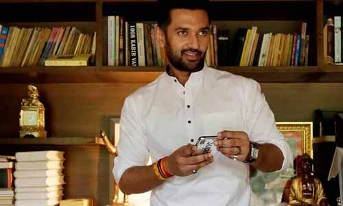 ലോക് ജനശക്തി പാര്ട്ടി പിളര്പ്പിലേക്ക്; പാര്ട്ടി മേധാവി ചിരാഗ് പാസ്വാന്റെ അമ്മാവന്റെ നേതൃത്വത്തില് വിമതനീക്കം ലോക് ജനശക്തി പാര്ട്ടി പിളര്പ്പിലേക്ക്; പാര്ട്ടി മേധാവി ചിരാഗ് പാസ്വാന്റെ അമ്മാവന്റെ നേതൃത്വത്തില് വിമതനീക്കം