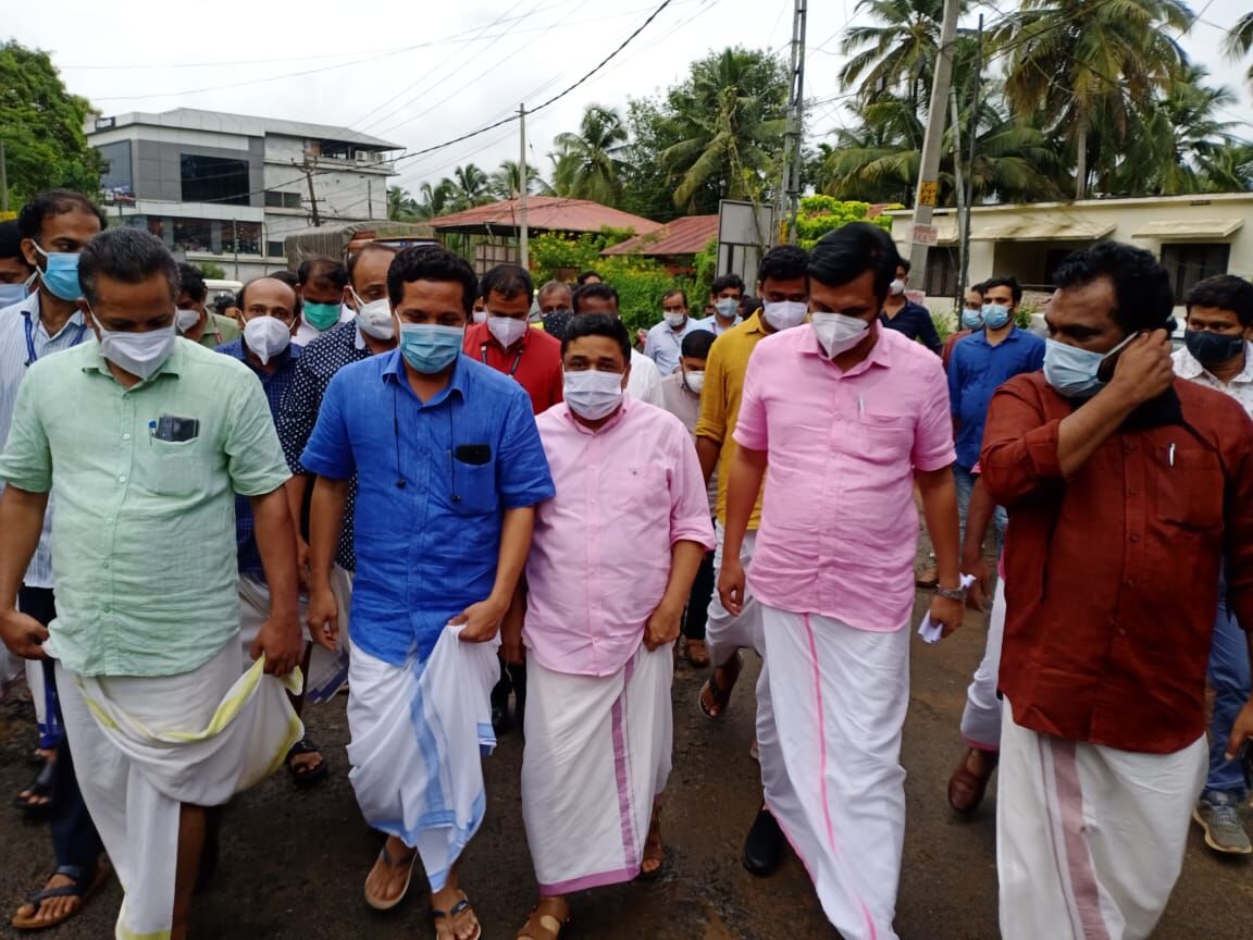 റോഡ് പ്രവൃത്തി വിലയിരുത്താന് എംഎല്എയുടെ ക്ഷണം സ്വീകരിച്ച് മന്ത്രിയെത്തി റോഡ് പ്രവൃത്തി വിലയിരുത്താന് എംഎല്എയുടെ ക്ഷണം സ്വീകരിച്ച് മന്ത്രിയെത്തി