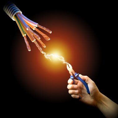 കൊല്ലത്ത് വൈദ്യുതാഘാതമേറ്റ് മൂന്ന് പേര്‍ മരിച്ചു