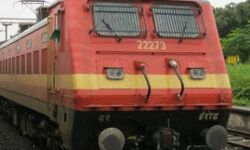 തൃശൂരിൽ റയിൽവേ ജീവനക്കാരൻ ട്രെയിൻ എൻജിൻ തട്ടി മരിച്ചു