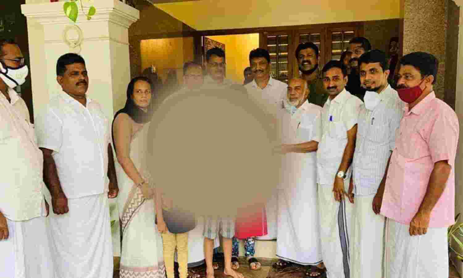 കൊവിഡ് പ്രോട്ടോക്കോള് ലംഘിച്ചെന്ന്; എംഎല്എ ഉള്പ്പെടെയുള്ളവര്ക്കെതിരേ ഡിവൈഎഫ്ഐയുടെ പരാതി കൊവിഡ് പ്രോട്ടോക്കോള് ലംഘിച്ചെന്ന്; എംഎല്എ ഉള്പ്പെടെയുള്ളവര്ക്കെതിരേ ഡിവൈഎഫ്ഐയുടെ പരാതി