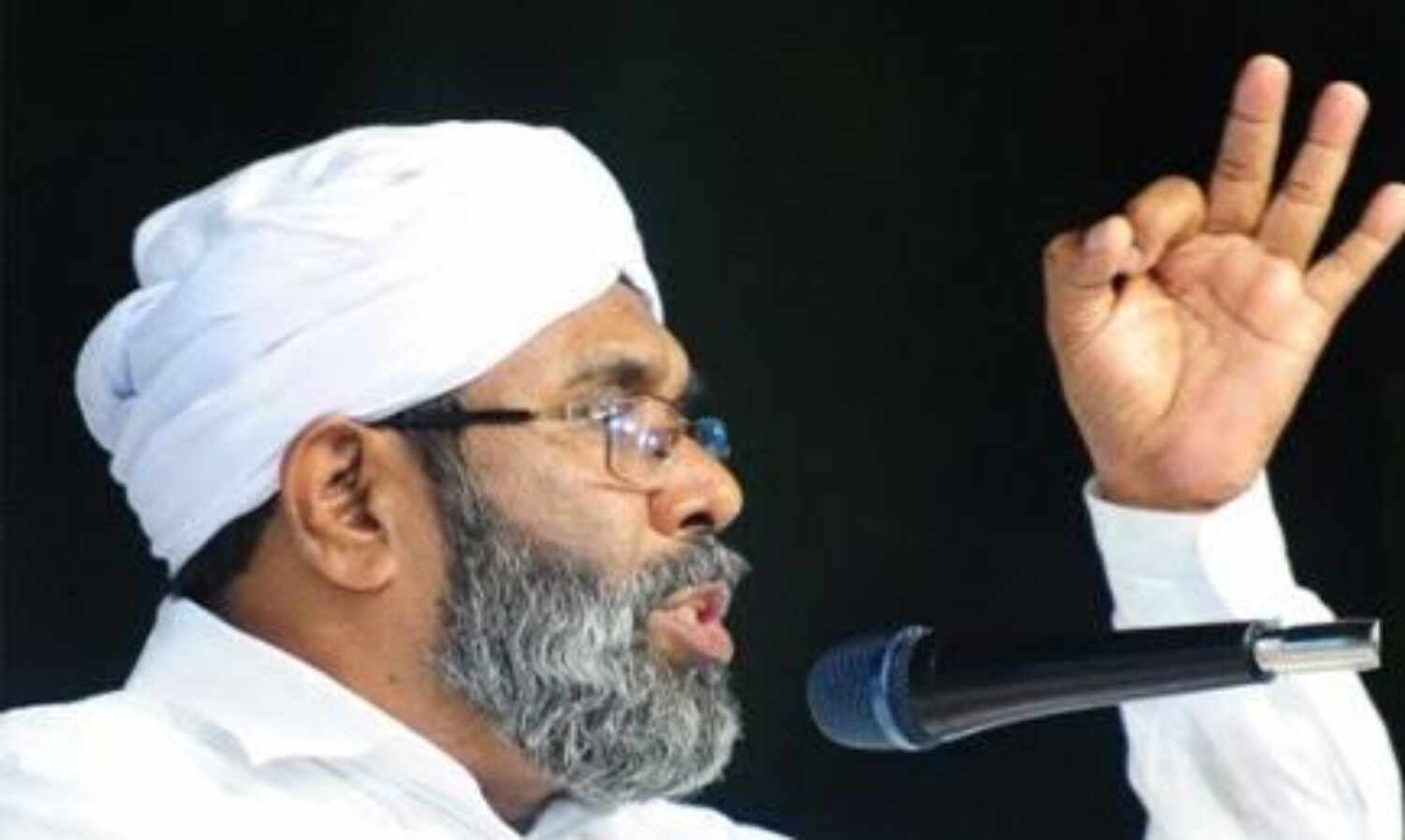 മുഖ്യമന്ത്രി ലോക് ഡൗണിന്റെ മറവില് ആരാധനാ സ്വാതന്ത്ര്യം വിലക്കാന് തുനിയരുത്: ആള് ഇന്ത്യ ഇമാംസ് കൗണ്സില് മുഖ്യമന്ത്രി ലോക് ഡൗണിന്റെ മറവില് ആരാധനാ സ്വാതന്ത്ര്യം വിലക്കാന് തുനിയരുത്: ആള് ഇന്ത്യ ഇമാംസ് കൗണ്സില്