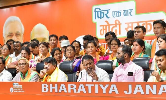 പശ്ചിമ ബംഗാള്‍ രാഷ്ട്രീയത്തില്‍ ഘര്‍വാപ്പസി; 30തോളം ബിജെപി എംഎല്‍എമാര്‍ തിരികെ തൃണമൂല്‍ കോണ്‍ഗ്രസിലേക്ക്